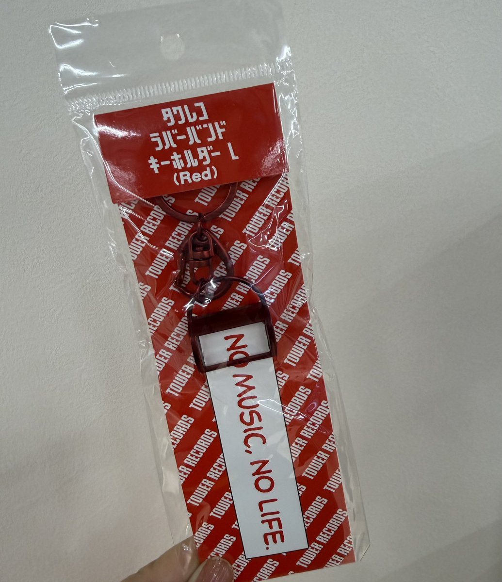 nagisaco's tweet photo. 久しぶりの横浜タワレコ

お買い物の目当ては、リストバンドをキーホルダーにする金具だったんですけど。。

ちょっとJ-POPコーナーを覗くと、今日発売のTMのアルバムが売り切れてました！

#ラバーバンドキーホルダー
#TMNETWORK
#QUANTUM https://t.co/4wiptrPasp