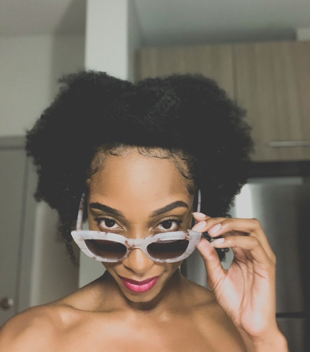 notalexisstyler's tweet photo. I used to love a bright lipstick. I need to get back to it. https://t.co/NR2e6qfvZF