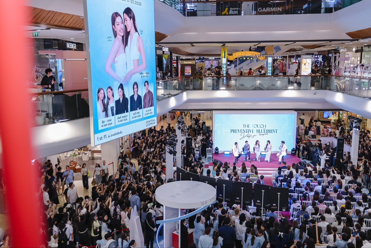 Thetouchgroup's tweet photo. เก็บตกบรรยากาศมวลความรัก
ที่กระจายทั้งเซ็นทรัลลาดพร้าว 🩵
ผู้คนมากมายแต่ทุกคนล้วนรักหลิงออม

#TheTouchBluePrintxLingOrm
#LingOrm #หลิงออม #Linglingkwong‌ #OrmKornnaphat‌ https://t.co/MmBRs5HS8J