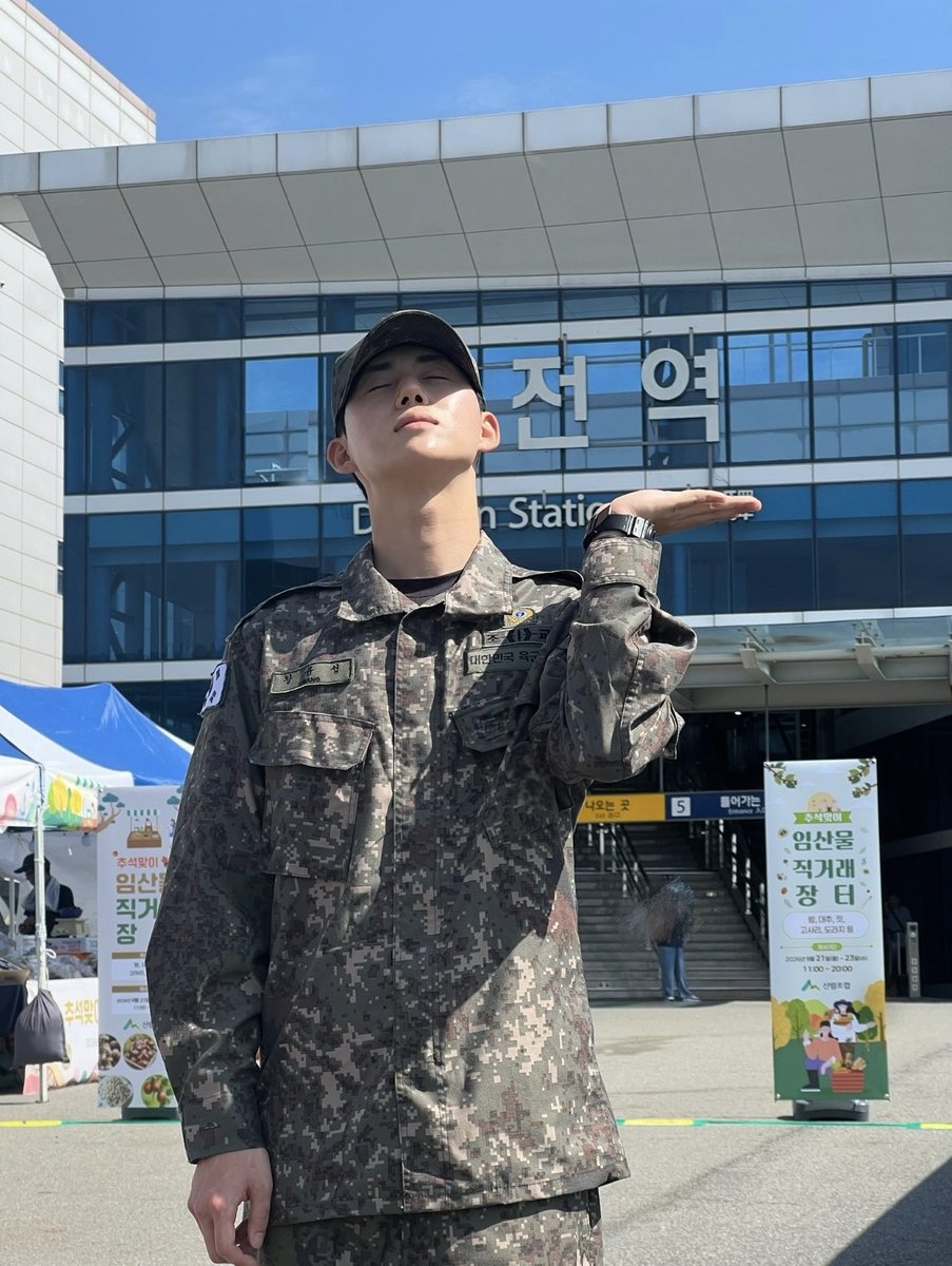 DRIPPIN's tweet photo. [📸] #DRP_PIC

◾ 2026. 09. 23
◽ 🐻💚

황윤성 전역했습니다 ( •̀-•́ゞ)
건강하게 군 복무를 마치고 돌아온 윤성이🐻 
기다려주신 드리밍 고마워요🫰🏻 !

#DRIPPIN #드리핀
#황윤성 #HWANGYUNSEONG https://t.co/DKmpIFaexl