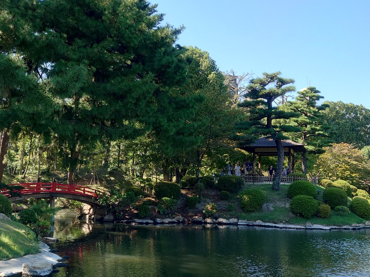 SARA10SA's tweet photo. 縮景園
庭園あり、池あり、鳥居あり、竹林に茶畑、稲穂とか色々あった。
ここだけで日本の景色めっちゃ凝縮してるんだけど！！ https://t.co/T0Tw3nBjlb