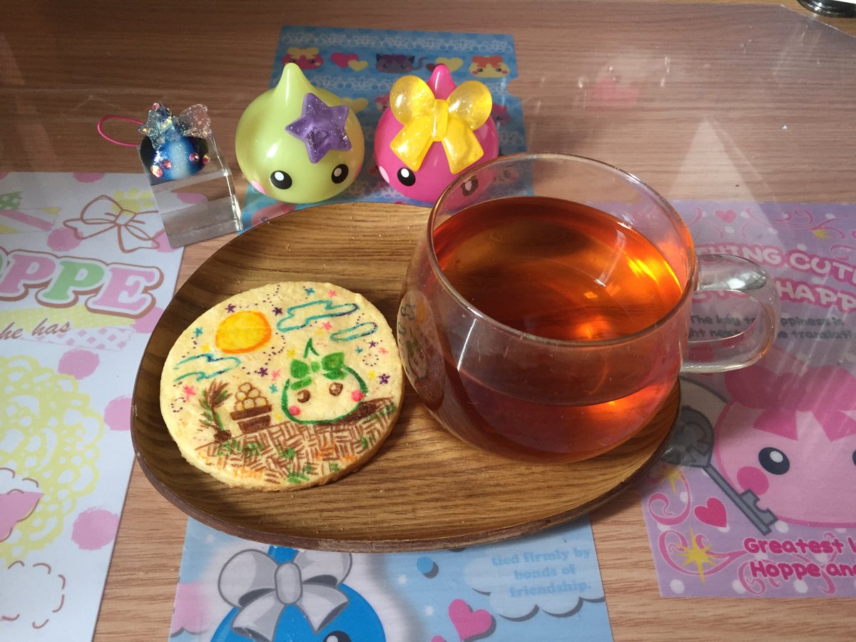 ekakinokinoko's tweet photo. 十五夜なので手作りクッキーでゆっくりお茶～🎑
＃ほっぺちゃん
＃サン宝石 https://t.co/1uLanDIkJ2