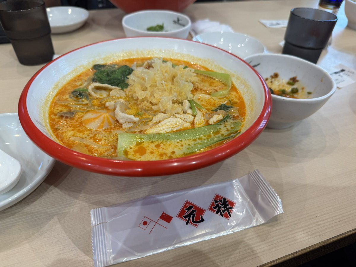 akihiro_focus's tweet photo. 麻辣担を初体験
家族の選ぶ物が違い、値段を比較して性格が出る。
選んだ物が後でスープから出てくるアミューズメント性があり楽しい👌 https://t.co/xc1LB3Ykxx