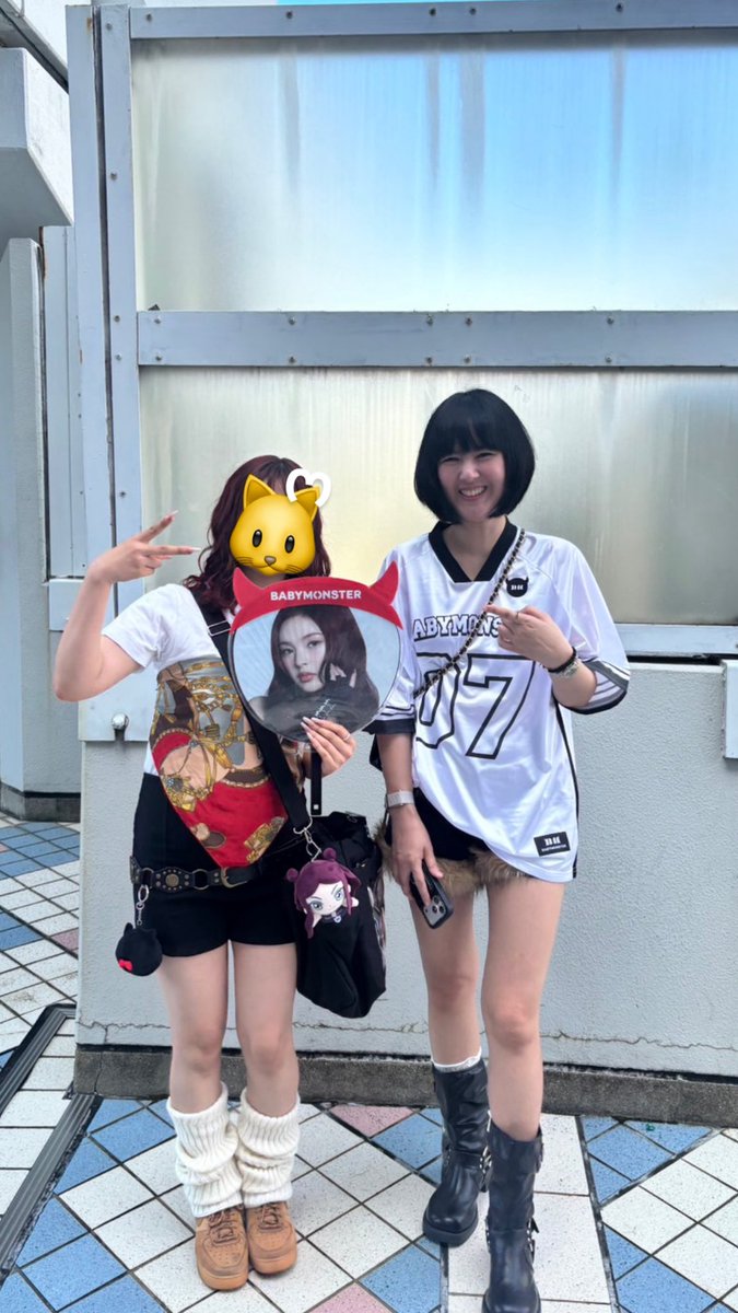 hinnamoroll__'s tweet photo. ええええん！チキタママ😭✨️
めっちゃ綺麗やしスタイル凄いし優しかった🥲

私焦りすぎてうらぴなってんの無理

 #ベビモン  #BABYMONSTER  #京セラドーム https://t.co/niQpBHjlO1