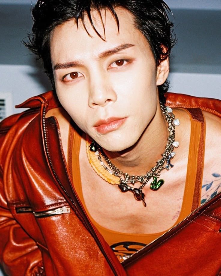 johfam's tweet photo. i’m so grateful that johnny is so open minded and ready to experiment with fashion bc i still think about this look everyday https://t.co/2Y3qEfEGgw