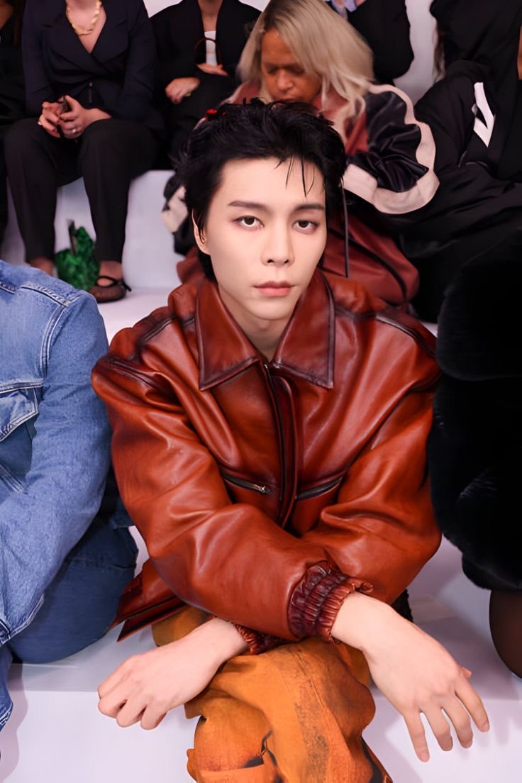 johfam's tweet photo. i’m so grateful that johnny is so open minded and ready to experiment with fashion bc i still think about this look everyday https://t.co/2Y3qEfEGgw