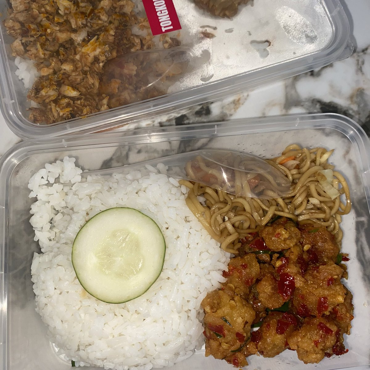mucikeonho's tweet photo. madd siaang dari aku yang kecanduan nasi serba10🤤😩 https://t.co/MKd67wy1xA
