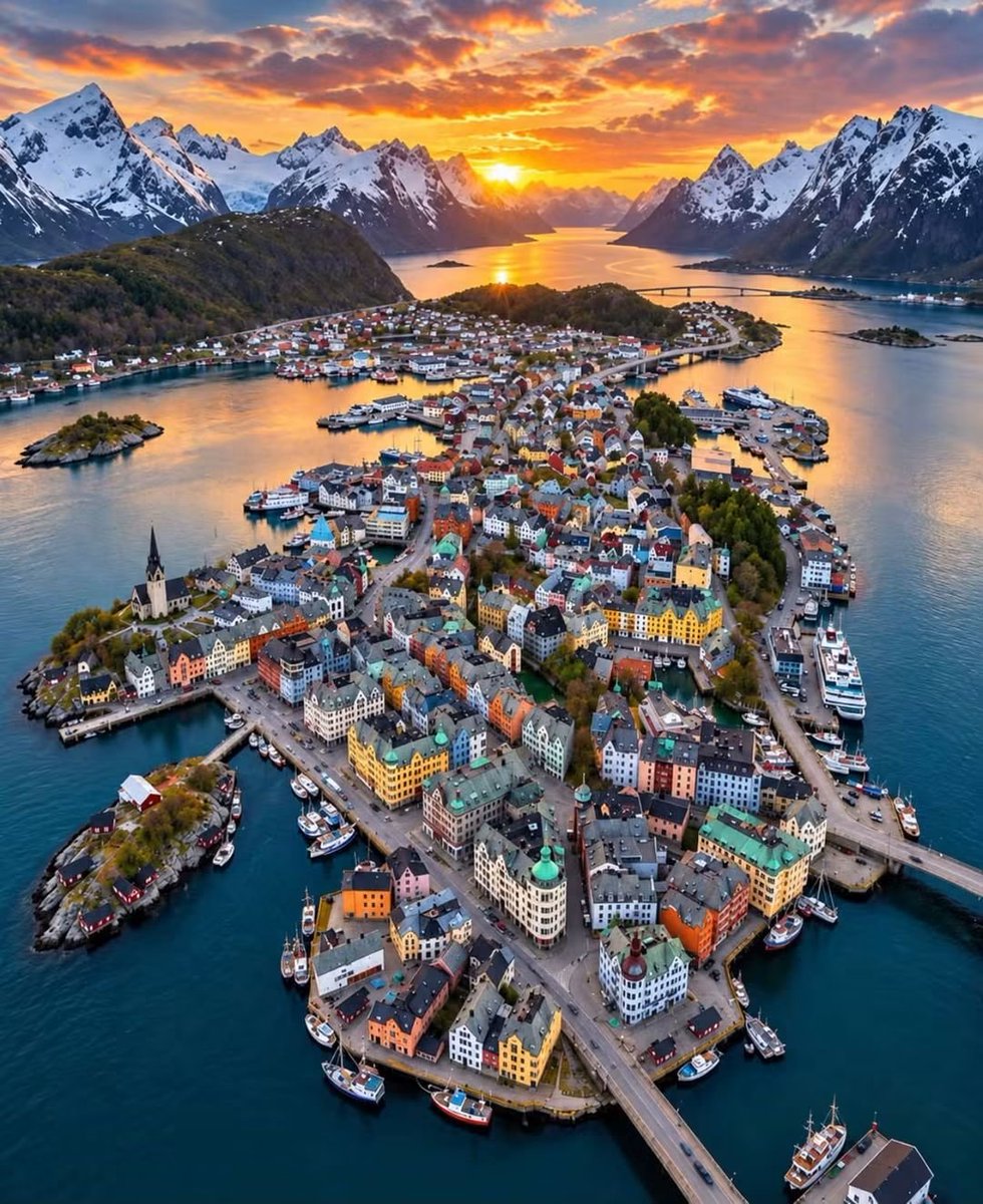 SeascapeNature's tweet photo. Ålesund, Norway 🇳🇴 https://t.co/0H7i7nY24r