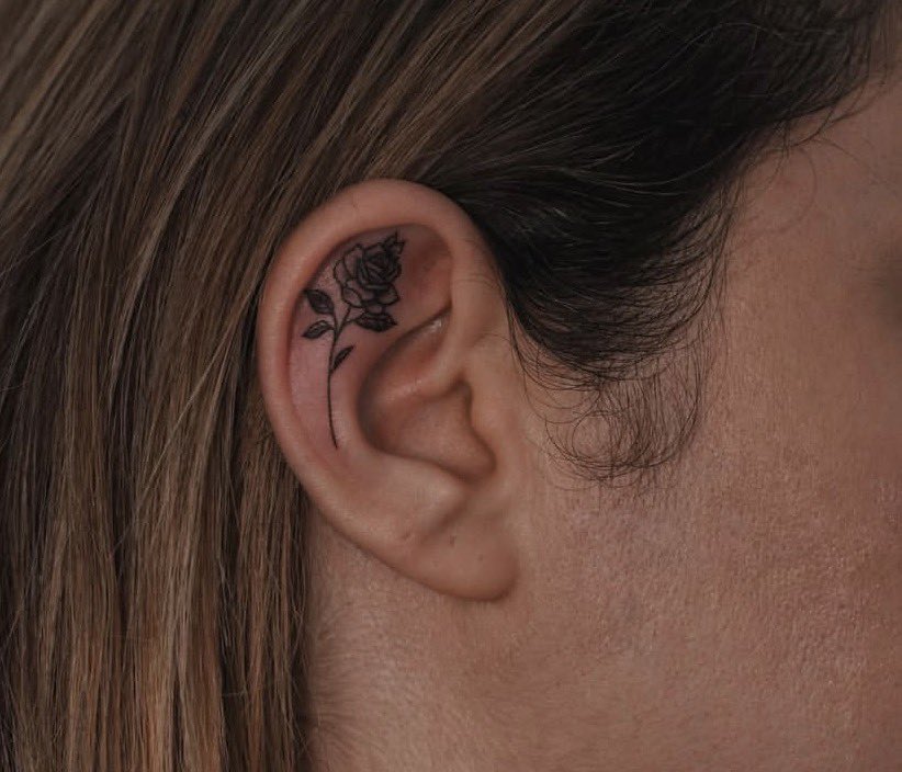 InkArt0w's tweet photo. Small tattoo, timeless detail. 🌹 Every line matters. https://t.co/0QvNix1i5Y