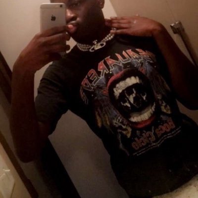 icespicee_'s tweet photo. @feen4swae @licklfmc @thatbixyuh @Thevmannigga @darealmeree @R0BMARAJ WHK TF LIKES YOU ??? YOUR BROKE ASS GOT A FREE ASS IPHONE TAKING PICTURES IN CHEAP ASS SHEIN CLOTHES AND JEWERLY ! black ass bitch you need reparations https://t.co/Mpaiw1Jr7F