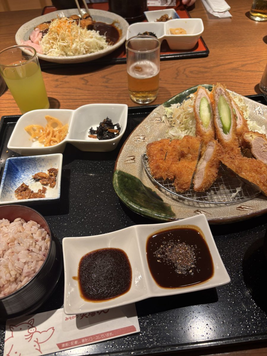 memetan_melon22's tweet photo. 矢場とんは味噌ダレだなっ！ https://t.co/JCmI8nDqDk