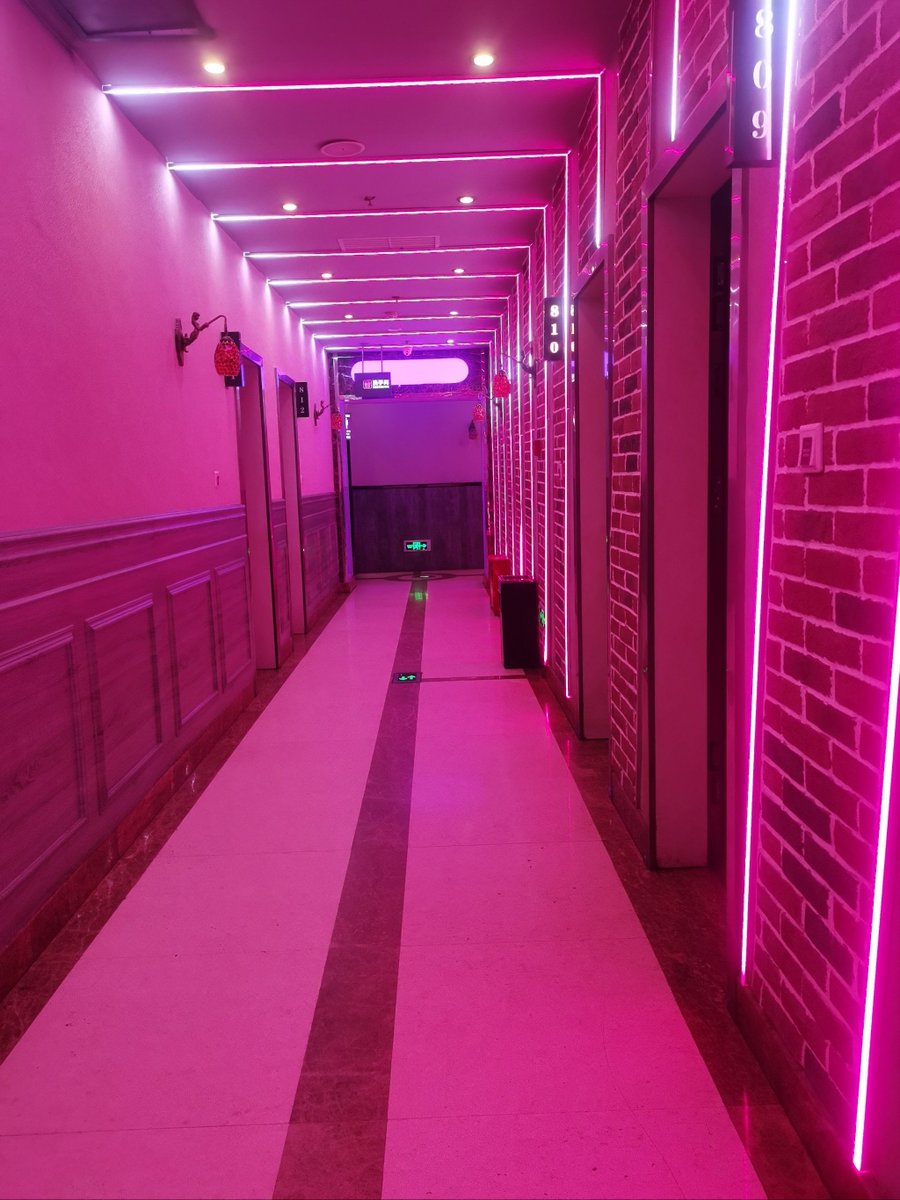 3aarondouglasf1's tweet photo. It’s KTV time! Sing your heart out with non-stop vibes, your go-to crew, and unlimited fun tonight. https://t.co/yGUtriWYMh