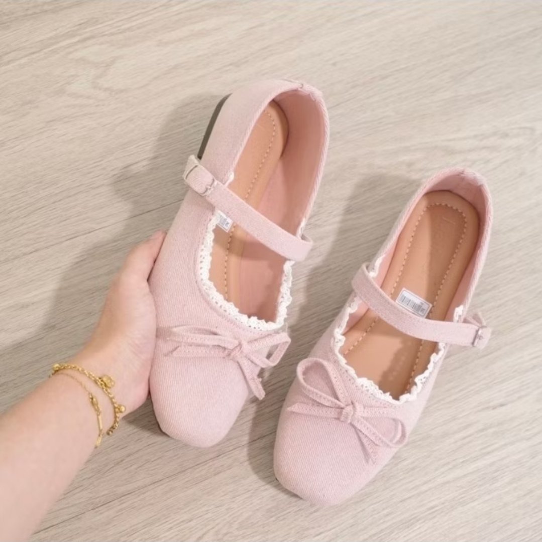 makestuff_'s tweet photo. 50RIBUAN DAPET FLATSHOES SE-CUTE INI?? 😭🎀

modelnya manis banget, ada detail ruffle-nya juga 🫧🤎 in this economy ini sih definisi karjimut friendly banget. https://t.co/1EUMDnJVw7