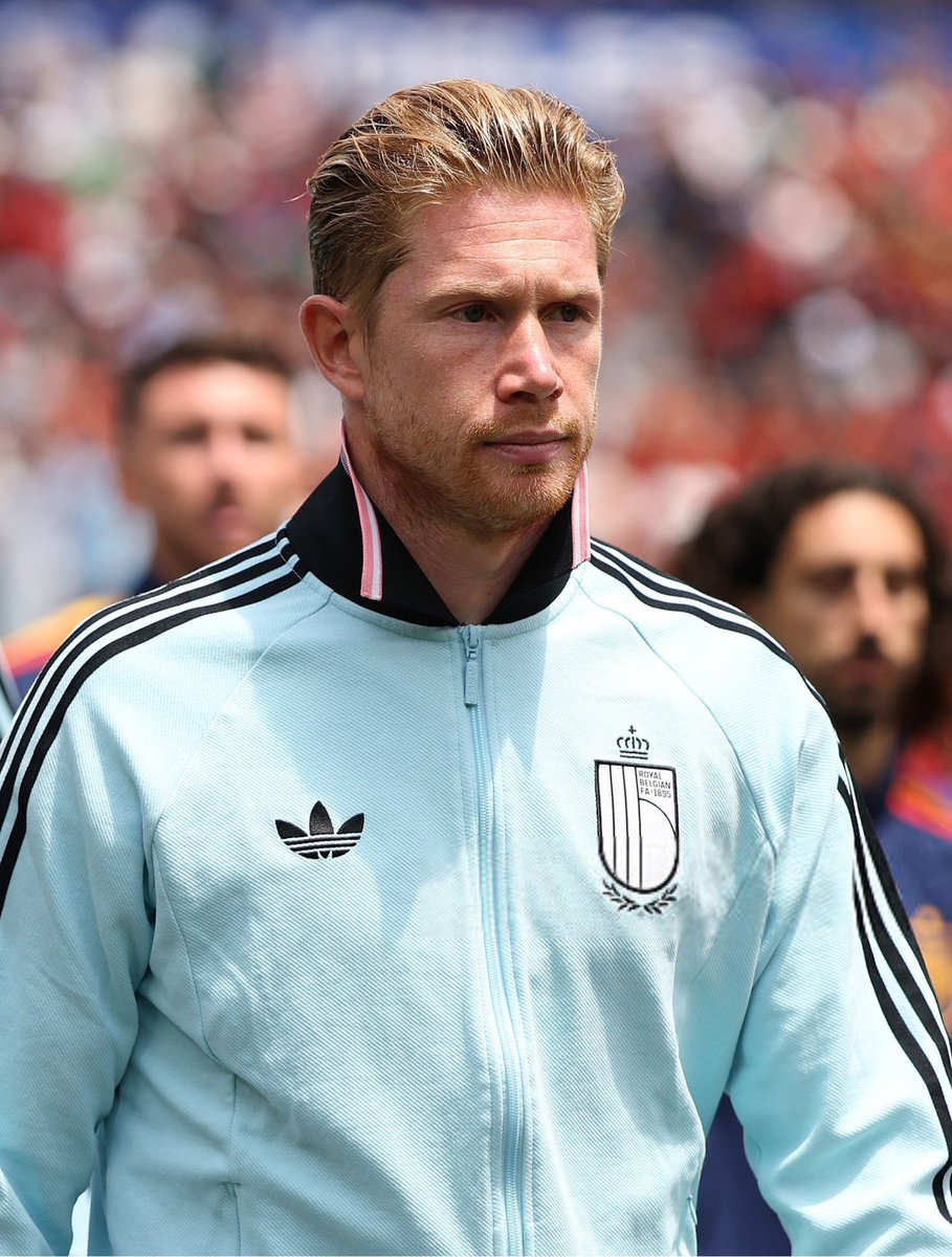centregoals's tweet photo. 🚨🚨| JUST IN: Kevin De Bruyne and Napoli are on the verge of 𝐏𝐀𝐑𝐓𝐈𝐍𝐆 𝐖𝐀𝐘𝐒 at the end of the season. 👋🇧🇪

[@NicoSchira] https://t.co/TaHFhoMFzE