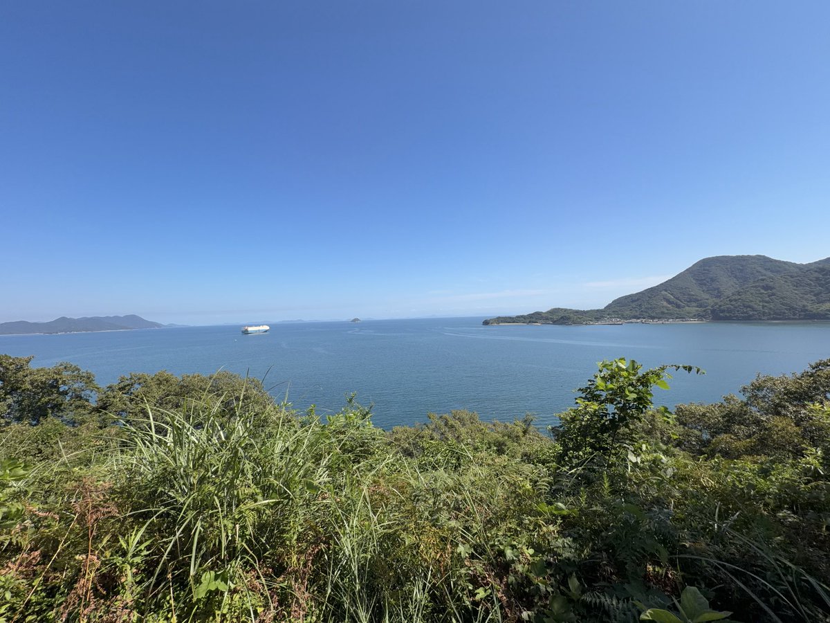 inmatsu's tweet photo. しまなみ海道

因島の北極で昼食
満員

天気が良くて最高でした。 https://t.co/cs9XIpX91Z