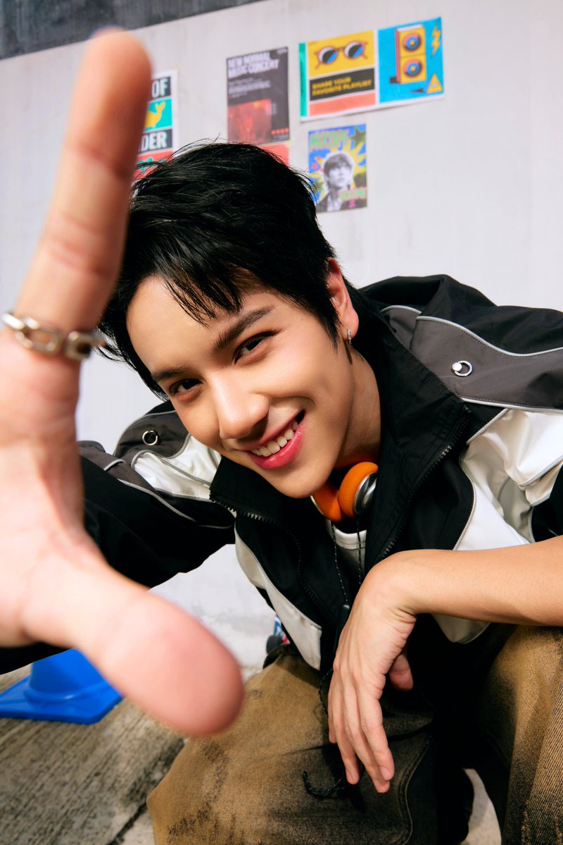 _24News_'s tweet photo. “NANON” ส่งซิงเกิลใหม่ “ไม่เห็นชอบ” (Denied) ดึง “URBOYTJ” หวนนั่งแท่นโปรดิวเซอร์  สวมบทบาท 5 คาแรคเตอร์ จัดเต็มความสดใสสไตล์ T-POP

 NANON DENIED OUT Now
#DENIEDNANON
#mynameisnanon
#RISERMUSIC

เป็นอีกหนึ่งหนุ่มที่มีความหลงใหลทางด้านดนตรี สำหรับศิลปินมากความสามารถ “NANON” (นนน กรภัทร์ เกิดพันธุ์) จาก “RISER MUSIC” ปล่อยซิงเกิลใหม่ล่าสุด “ไม่เห็นชอบ” (Denied) ในแนว T-POP สดใสติดหู โดยความพิเศษของเพลงนี้คือการกลับมาร่วมงานกันอีกครั้งอย่างลงตัว กับโปรดิวเซอร์มือทอง “URBOYTJ” หลังจากได้รับความสำเร็จอย่างมากในเพลง “KNOCK KNOCK” เป็นที่ชื่นชอบและได้รับความนิยมจากแฟนๆ ทั่วโลกมาแล้ว และเพลงนี้ยังได้ไอเดียเนื้อเพลงสุดกวนจาก “NANON” ที่ถ่ายทอดเรื่องราวการจีบแบบคูลๆ ที่การออกตัวแรงอาจไม่ใช่ทาง จนเกิดเป็นกลยุทธ์ปากไม่ตรงกับใจสุดขี้เล่น ที่แม้ปากจะคอยบอกว่า “ไม่เห็นชอบ” แต่ความจริงในใจคือรักเลย ส่วนมิวสิควิดีโอ “NANON” ยังจัดเต็มแบบไม่มีกั๊ก ผ่าน 5 คาแรคเตอร์ 5 สไตล์ที่แตกต่างกัน เสิร์ฟความน่ารักกวนๆ ขี้เล่นแบบสุดๆ ไปเลย

โดย “NANON” ได้เผยเบื้องหลังการทำงานว่า “ สำหรับเพลง “ไม่เห็นชอบ” (Denied)เป็นซิงเกิลที่ผมตั้งใจและสนุกมากๆ เพราะเป็นการกลับมาร่วมงานกับ “พี่ TJ” อีกครั้ง หลังจากเพลง “KNOCK KNOCK” ซึ่งผมได้มีโอกาสเสนอไอเดียเนื้อเพลงด้วย ความตั้งใจคืออยากถ่ายทอดมุมมองของคนกวนๆ เวลาจะจีบใครสักคน แต่รู้สึกว่าถ้าเปิดตัวแรงเกินไปมันดูไม่คูล วิธีบอกรักของเราเลยกลายเป็นการ “ไม่บอกรัก” คือปากคอยบอกว่าไม่เห็นชอบนะ แต่จริงๆ ในใจคือชอบเขาไปแล้ว ซึ่งไม่รู้เหมือนกันว่าวิธีนี้จะได้ผลมั้ยนะครับ ในส่วนของ MVผมต้องสวมบทบาทถึง 5 คาแรคเตอร์ 5 สไตล์ที่แตกต่างกันเลย ช่วงถ่ายทำบอกเลยว่าเหนื่อยแต่สนุกมากจริงๆ อยากให้ทุกคนได้ลองฟังและติดตามชม MV ว่าจะเห็นผมในลุคไหนบ้าง หวังว่าทุกคนจะชอบและอินไปกับเพลงนี้เหมือนที่ผมรู้สึก ฝากติดตามเป็นกำลังใจให้ด้วยนะครับ”

             ติดตามผลงานล่าสุดของ “NANON” กับซิงเกิล “ไม่เห็นชอบ” (Denied) ได้ที่ YouTube: RISER MUSIC และ Music Streaming ทุกช่องทางได้แล้วตอนนี้ สามารถติดตามข่าวสารได้ที่ Facebook, Instagram, X, TikTok ของ “RISER MUSIC”

MV : https://t.co/e9NMQrZFsH