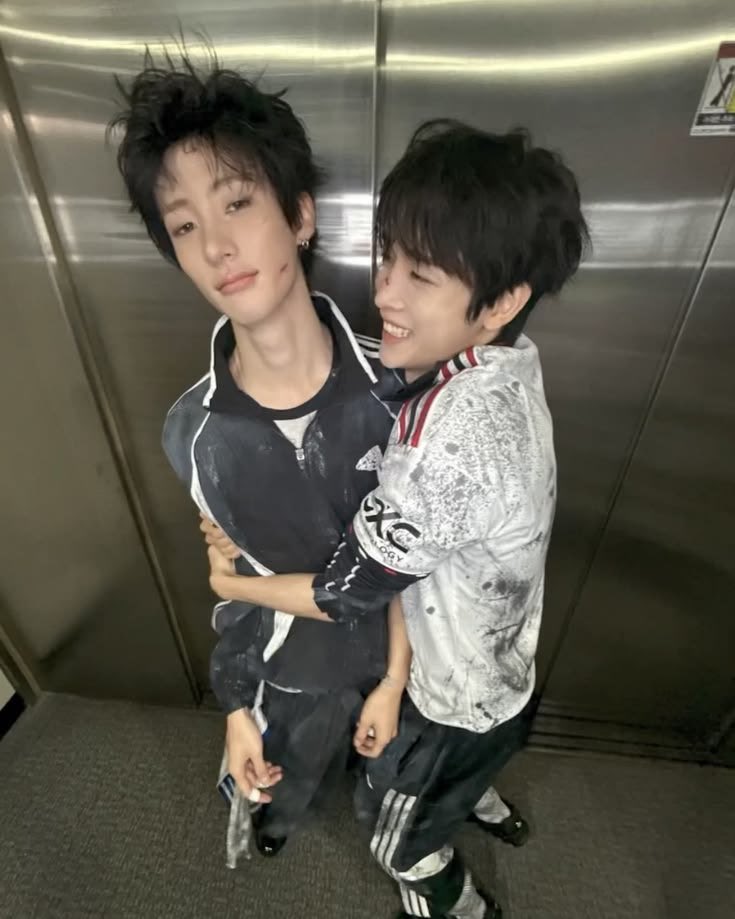bayesiancore's tweet photo. ชัท not hehe but เบ too hehe @5hutdef https://t.co/i5RTFaGmZM