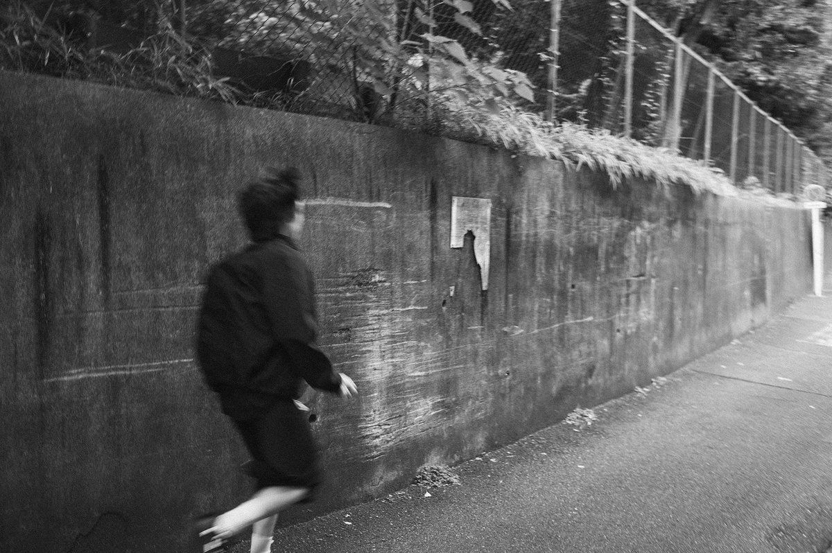 bando_ryota's tweet photo. 雑誌 SWITCH Vol.44 No.10 発売中です！
ファッション特集ページにて出演させていただいております🧥
ぜひ、お手にとってご覧ください！
@switch_pub 
【by staff】 https://t.co/b9bG7xegid