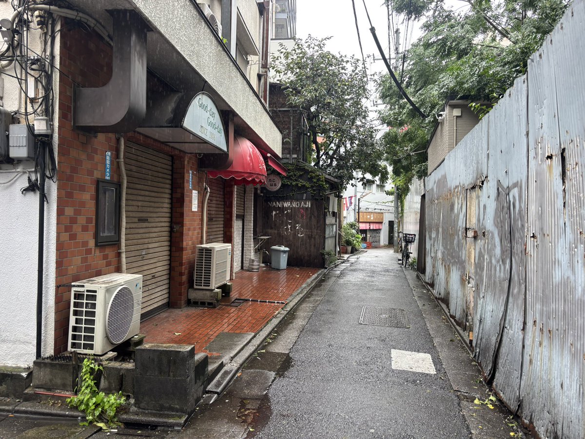 autopoopmachine's tweet photo. ペルライ前に聖地巡礼をするなど https://t.co/7kTmZy2B3i