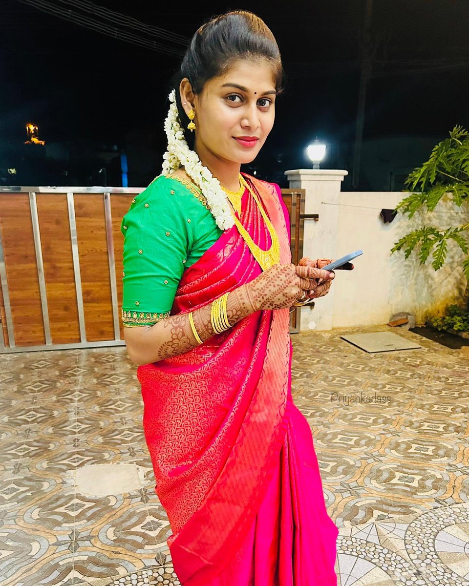Saravanan115191's tweet photo. அவள் என்கிற 
வார்த்தையில் 
என் வாழ்க்கையே 
அடங்கிப்போனது.... https://t.co/qvIMsGwhkO