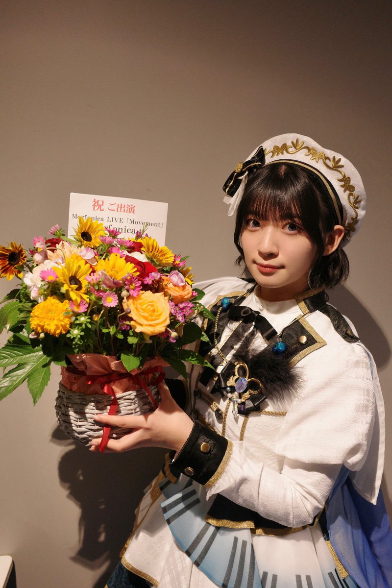 amane_bushi's tweet photo. Morfonica LIVE「Movement」素敵な楽屋花ありがとうございます💐✨️

本当に沢山のお祝い花ありがとうございます！！
1輪1輪がくれるパワーは物凄いんですよ💪✨️
今回も皆さんから頂いたお花を思い浮かべながらブルームブルーム歌わせて頂きました🌸

#モニカMovement
#バンドリ #Morfonica https://t.co/uFCZKLboJo