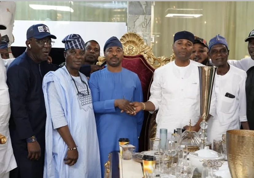 yabaleftonline's tweet photo. Kwam 1 settles NURTW bosses, MC Oluomo, and Sego's rift. https://t.co/HUi7fzSHuu