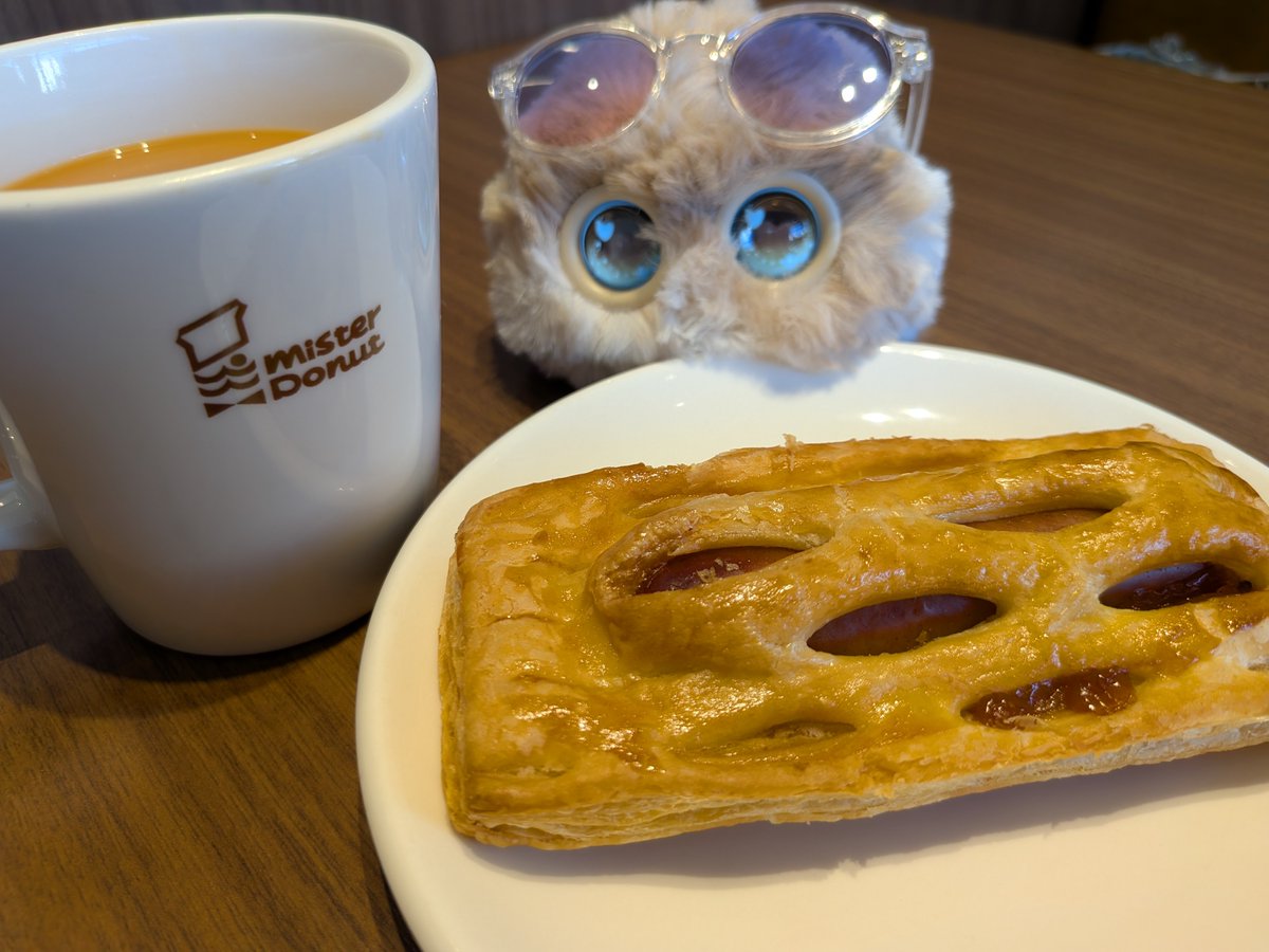 tetotoayako's tweet photo. ミスド行ってきた～🍩
チョコファッションとホット・セイボリーパイBBQフランクフルトとココナツチョコレートは必ず食べる👍残ったら旦那くんへ🍩
フランクフルトは必ず温めてもらう✨
#fuzozo #ミスド #フゾゾ https://t.co/zgKJ8imDvn