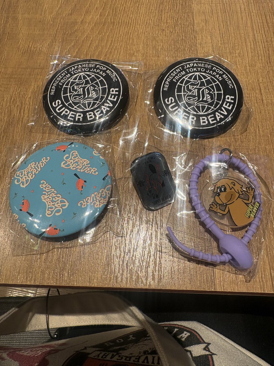 9kuu3's tweet photo. super beaver ガチャ
譲🟰画像のもの
求🟰マスキングテープ（黄色） https://t.co/kPMIRQ00Sw