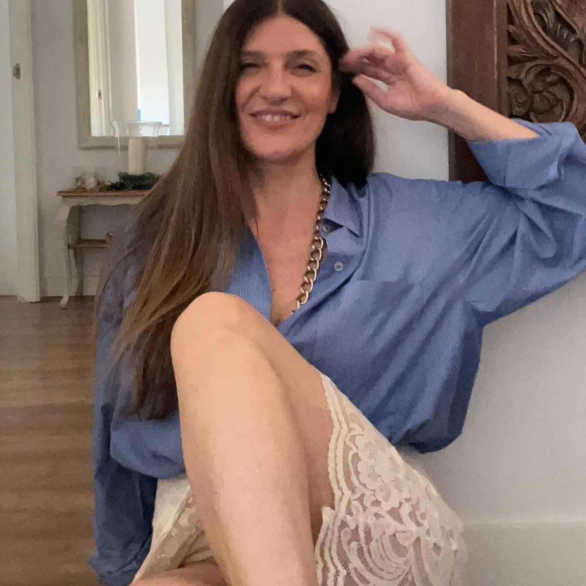 ShantaEnlow's tweet photo. Ayer mi amiga Mabel nos invitó a comer por su cumpleaños, y este fue el outfit elegido para la ocasión…, primer día del año sin medias…, buenísima sensación. Espero que os guste 💫
Por cierto…, me encantó el día de ayer…, habrá que repetirlo… https://t.co/U8VcS5Z7EU