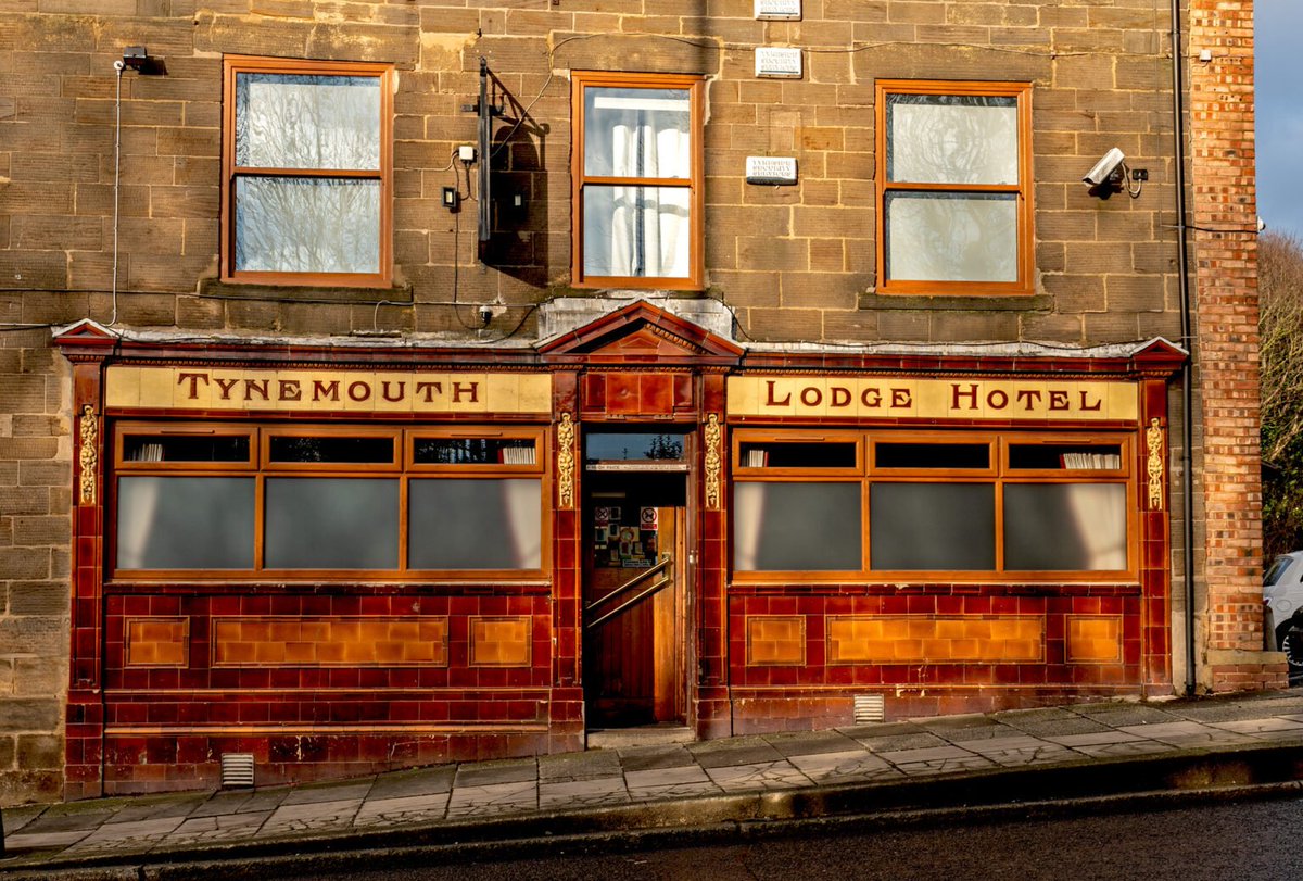 GBbooze's tweet photo. Tynemouth Lodge Hotel, North Shields, Tyne and Wear.
The only pub in the area to be listed in every edition of the CAMRA Good Beer Guide for the last 40 years. It has been trading as a public house since 1799. 🍻 https://t.co/evehJ4asSM