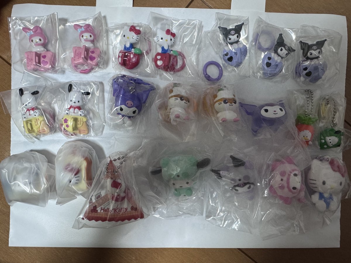 mitsuki_sakuya's tweet photo. 【交換】サンリオ ディズニー たまごっち
めじるし アクセサリー

譲→1～6枚目 サンリオめじるし、ピクミンめじるし、たまごっちめじるし など

求→画像7＞異種白雪姫

郵送希望
ふわスノ、いちごはラテくまor青い鳥含む交換優先
含まない場合は1:複数での交換から検討致します。⤵︎ ︎ https://t.co/kAssABF2Z9