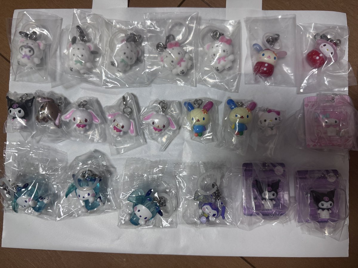 mitsuki_sakuya's tweet photo. 【交換】サンリオ ディズニー たまごっち
めじるし アクセサリー

譲→1～6枚目 サンリオめじるし、ピクミンめじるし、たまごっちめじるし など

求→画像7＞異種白雪姫

郵送希望
ふわスノ、いちごはラテくまor青い鳥含む交換優先
含まない場合は1:複数での交換から検討致します。⤵︎ ︎ https://t.co/kAssABF2Z9