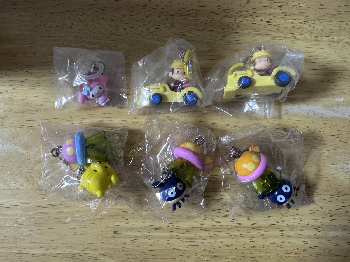mitsuki_sakuya's tweet photo. 【交換】サンリオ ディズニー たまごっち
めじるし アクセサリー

譲→1～6枚目 サンリオめじるし、ピクミンめじるし、たまごっちめじるし など

求→画像7＞異種白雪姫

郵送希望
ふわスノ、いちごはラテくまor青い鳥含む交換優先
含まない場合は1:複数での交換から検討致します。⤵︎ ︎ https://t.co/kAssABF2Z9