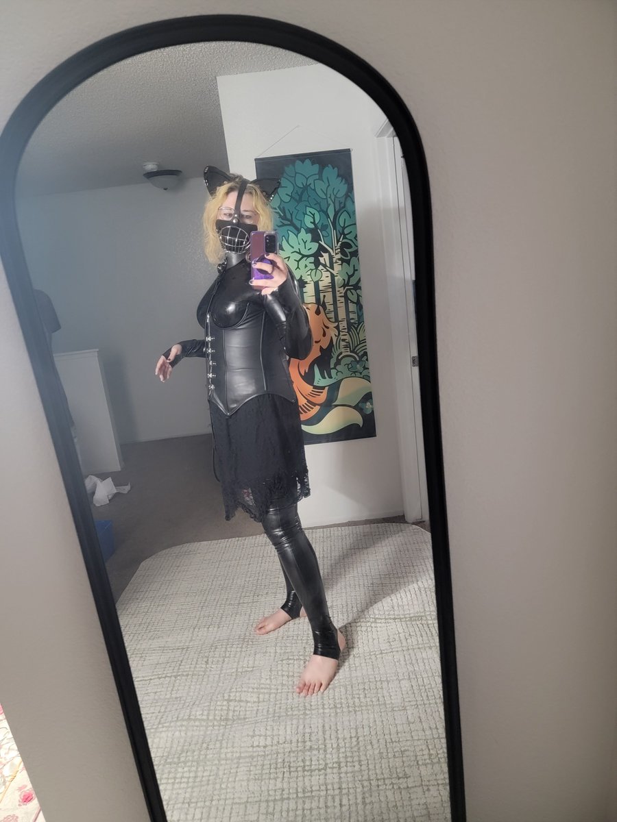 Anemonaughty's tweet photo. I just got my first latex catsuit and now my Folsom fit is ready 🐺 https://t.co/q9QeLXrsP5