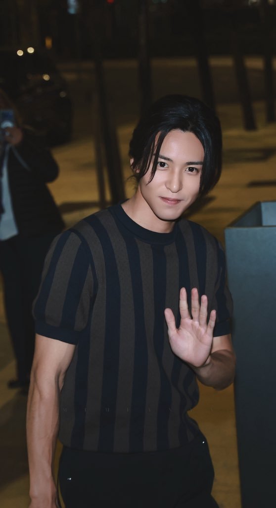 keekai_p's tweet photo. ไม่ได้เจอกันแค่ 8 เดือนทำไมหล่อคมขนาดนี้🫠🖤 https://t.co/pnMXXaFkIA