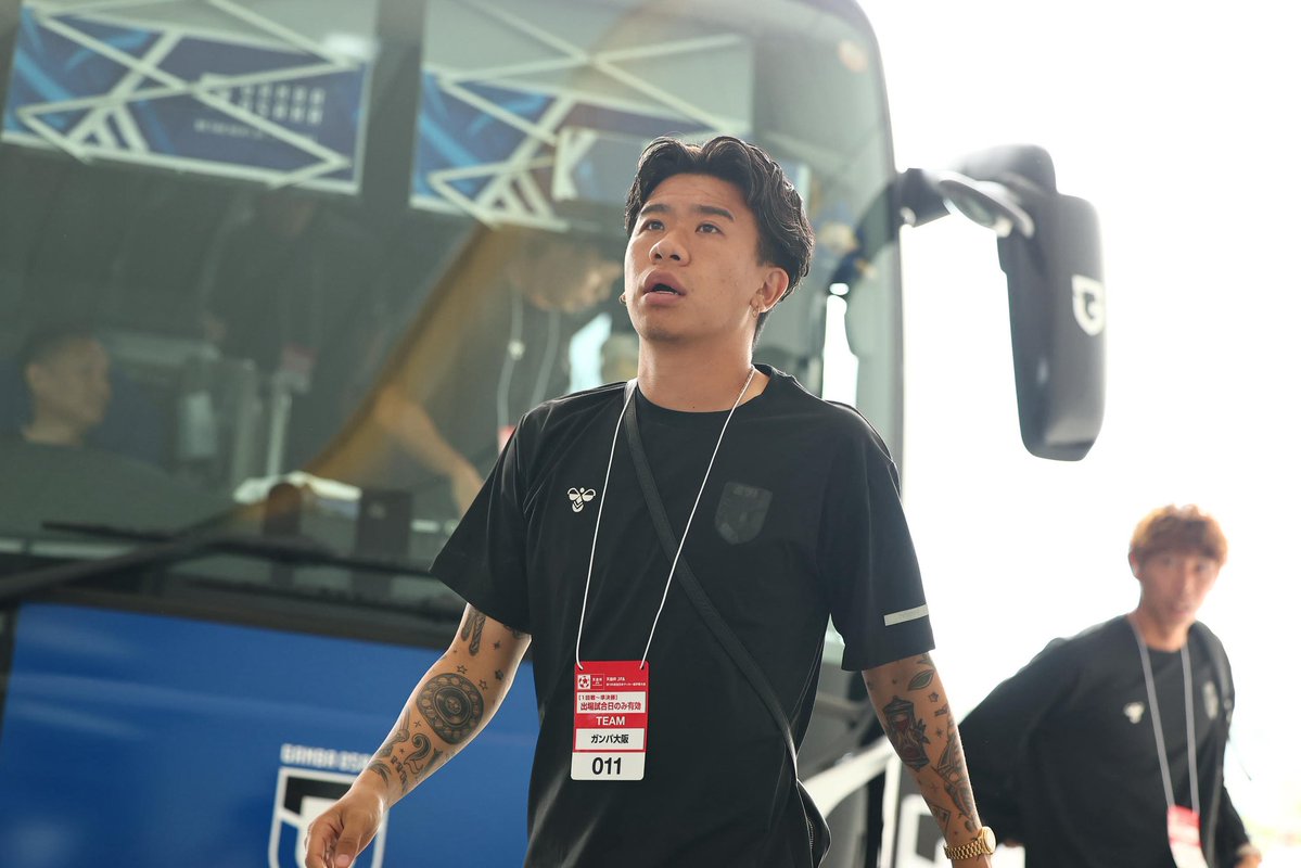 GAMBA_OFFICIAL's tweet photo. 選手たちが #パナスタ に到着🚌💨 

#ガンバ大阪 #GAMBAOSAKA https://t.co/X65tCYCMkm