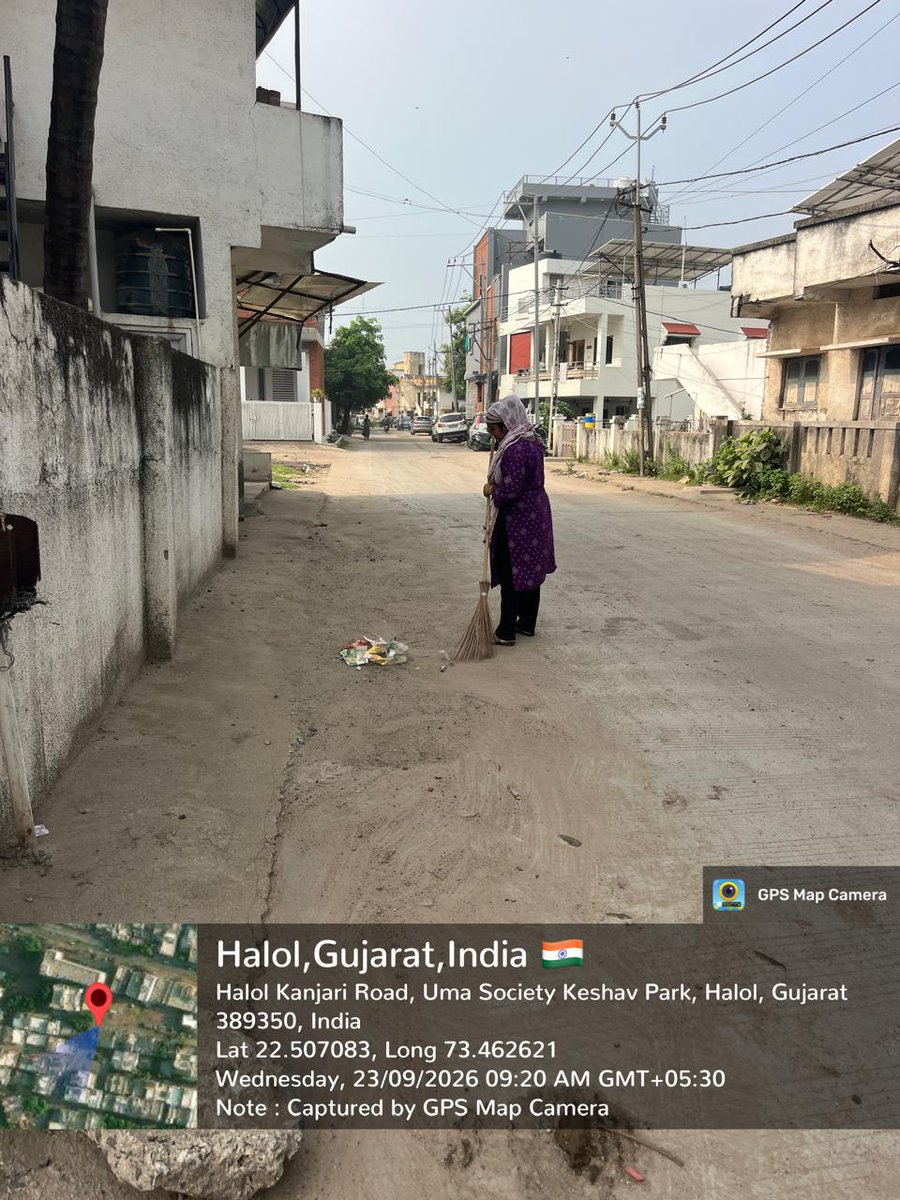 HALOLNAGARPALI2's tweet photo. હાલોલ નગરપાલિકા  દ્વારા સફાઈ ની કામગીરી કરવામાં આવેલ છે. https://t.co/Kb5WBG6uyo