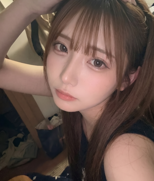 Pphtuiii's tweet photo. 現役アイドルがデビューしてるのヤバくない？ https://t.co/uzU3W4eER2