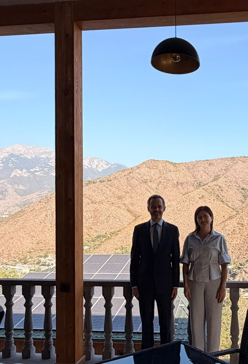 FrAmbARM's tweet photo. Ravi de rencontrer ce matin Mme Karmen Apunts, consule honoraire de  🇨🇵 à Goris, en marge du déplacement des ambassadeurs 🇪🇺  dans le Syunik. Nous avons évoqué la francophonie, la promotion touristique, les échanges entre nos collectivités territoriales et bien d'autres projets ! https://t.co/DZ8lb0abui