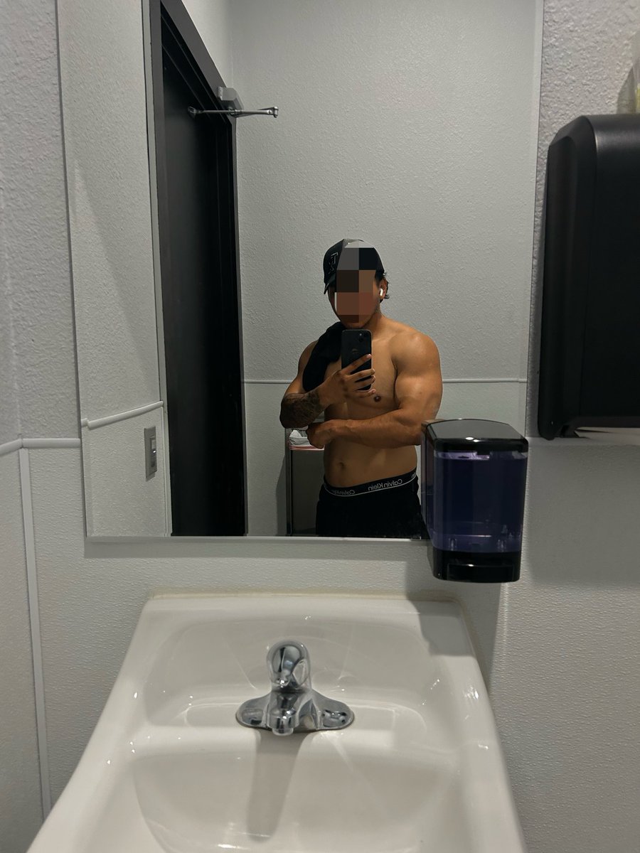 Mtz713__'s tweet photo. letsss get it #htx #gym #gymfreak #houston #latino #bull #txmeets https://t.co/I1KcmpI5lv