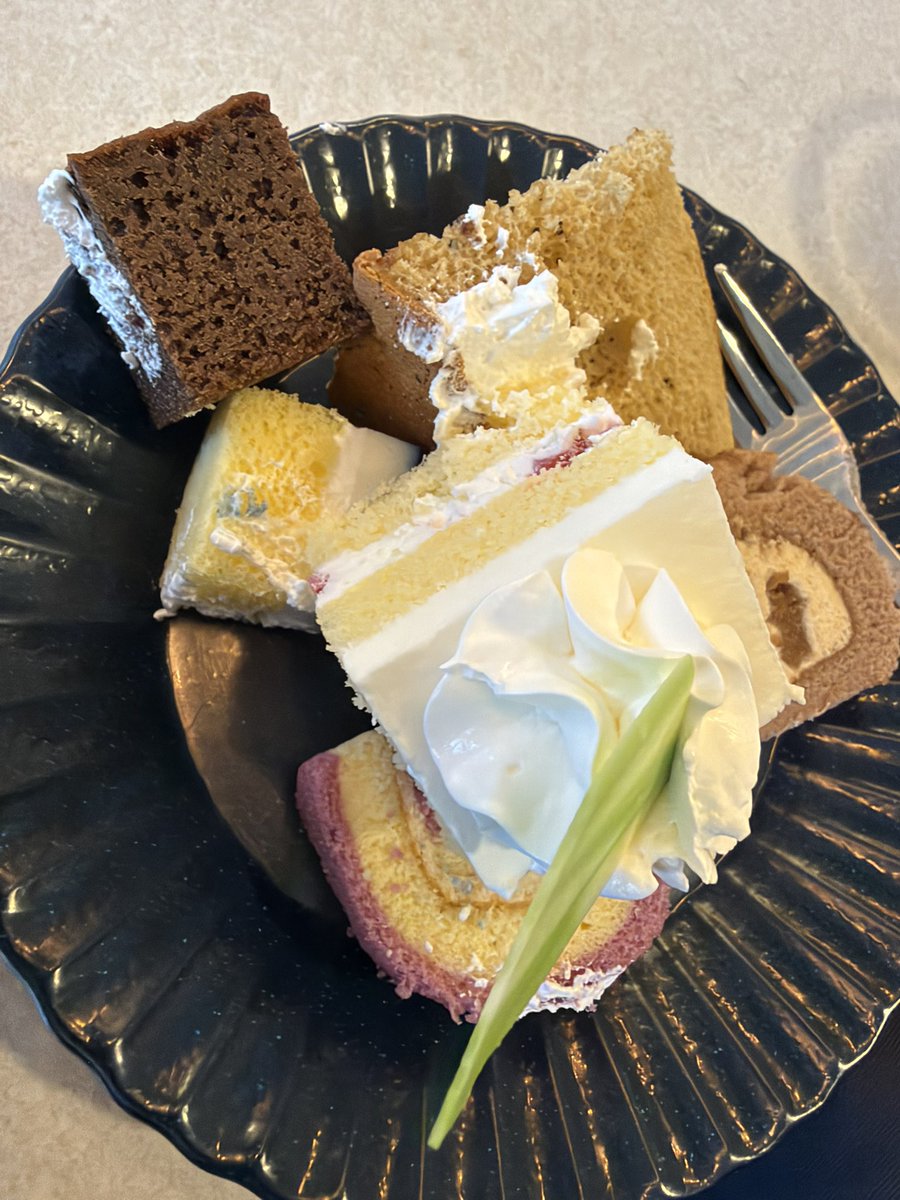 chestnutmemo's tweet photo. オールインクルーシブホテル一周目から下手すぎるやつ https://t.co/3fMp1E3S3K