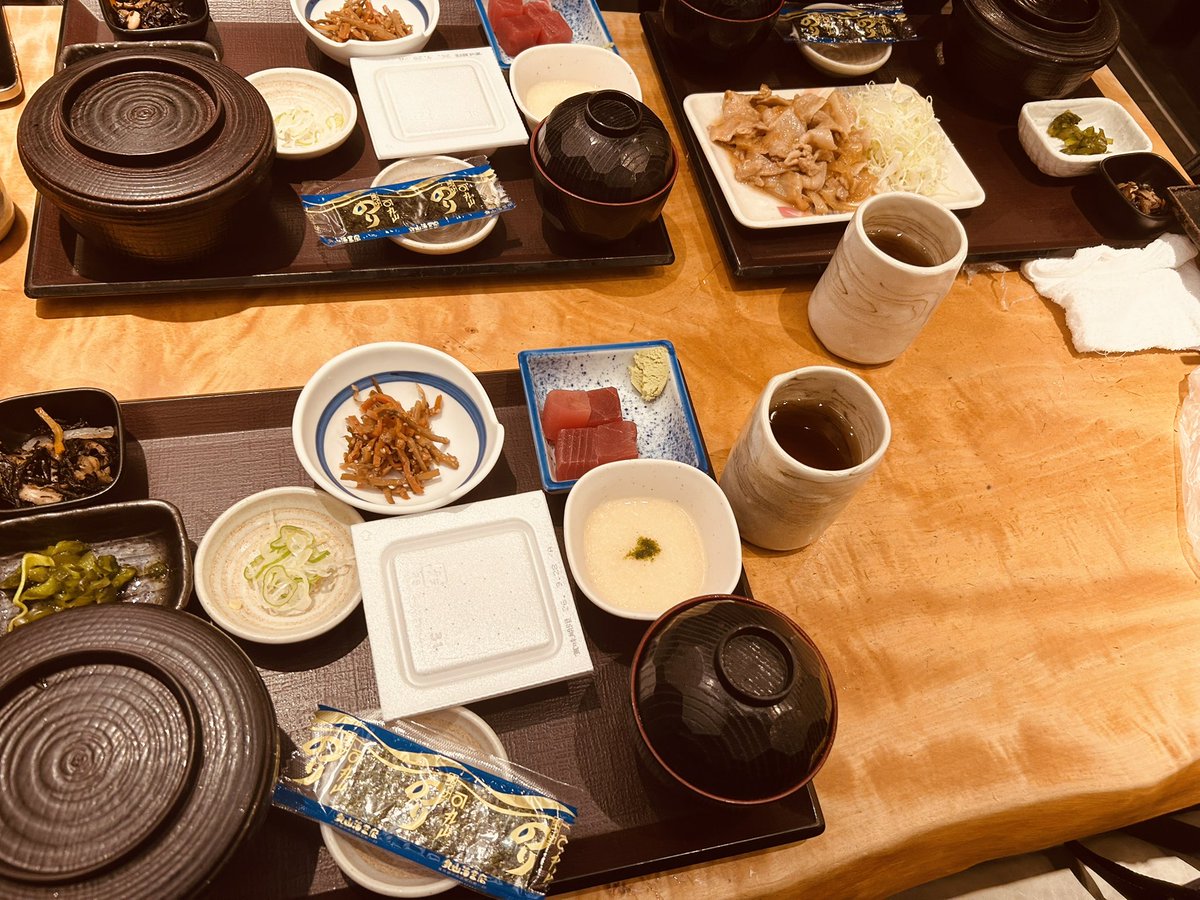 kazuneko_hima's tweet photo. にゃんさんあげどりと5億年ぶりの朝食食べた https://t.co/YLItPccYFZ