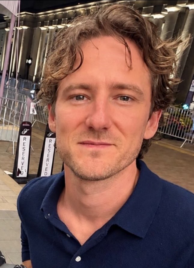 lovinlew's tweet photo. saw a man so pretty i cried https://t.co/ydmIha7XAr