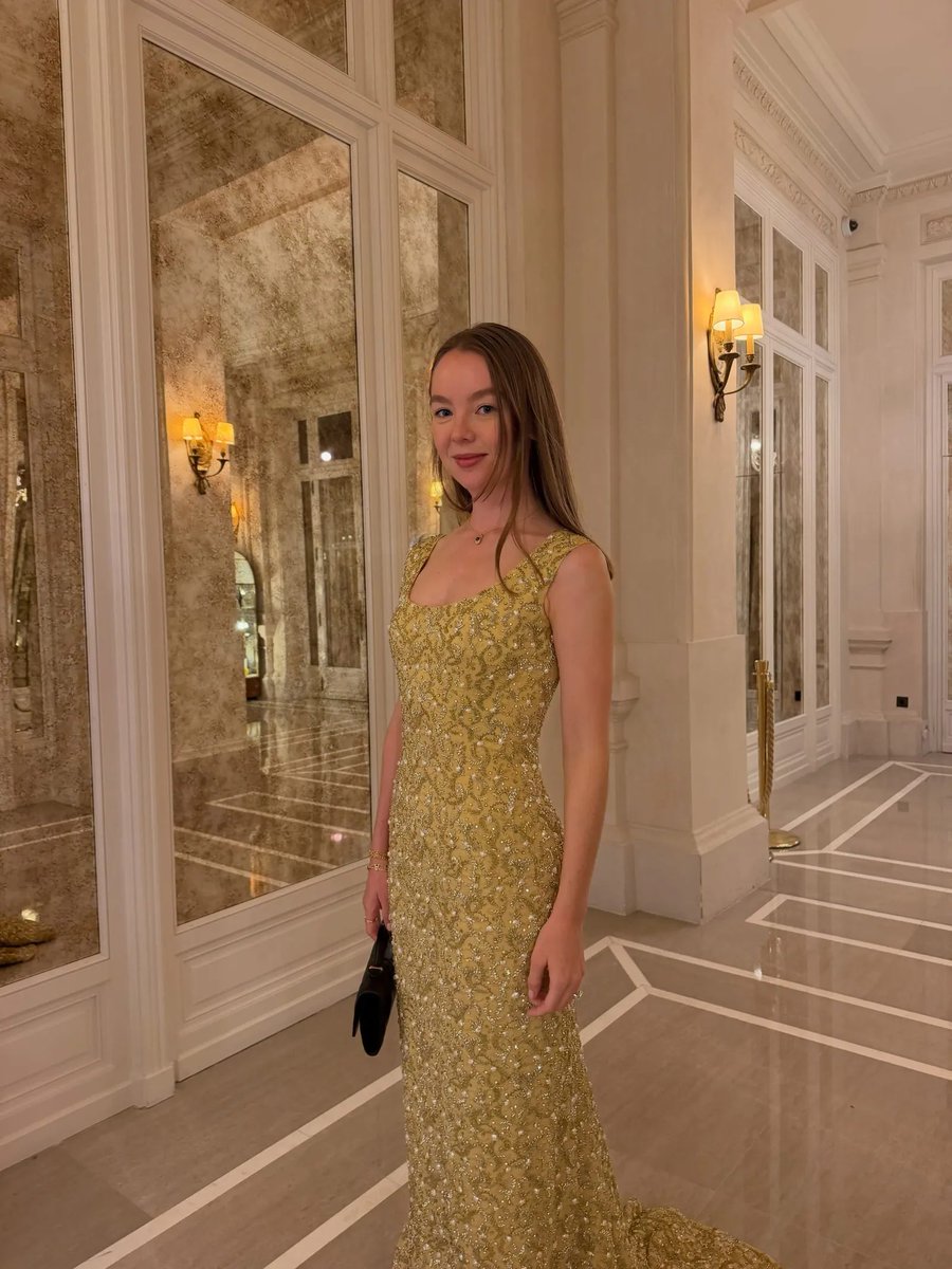 Tatlermagazine's tweet photo. The newly engaged daughter of Princess Caroline dipped into the Grimaldi archives to find a dress donned by Princess Grace in the '60s
https://t.co/ubmsBXVvJr https://t.co/Tls4VrML8m