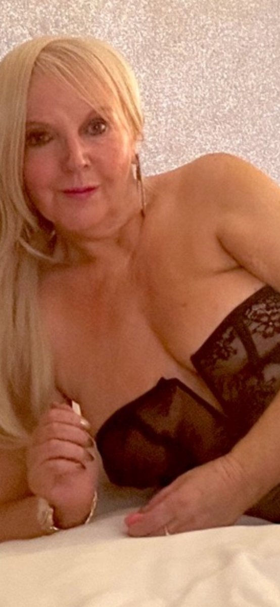 danger2507's tweet photo. Morning everyone happy hump day ❤️❤️ https://t.co/8l7yOUEkFm