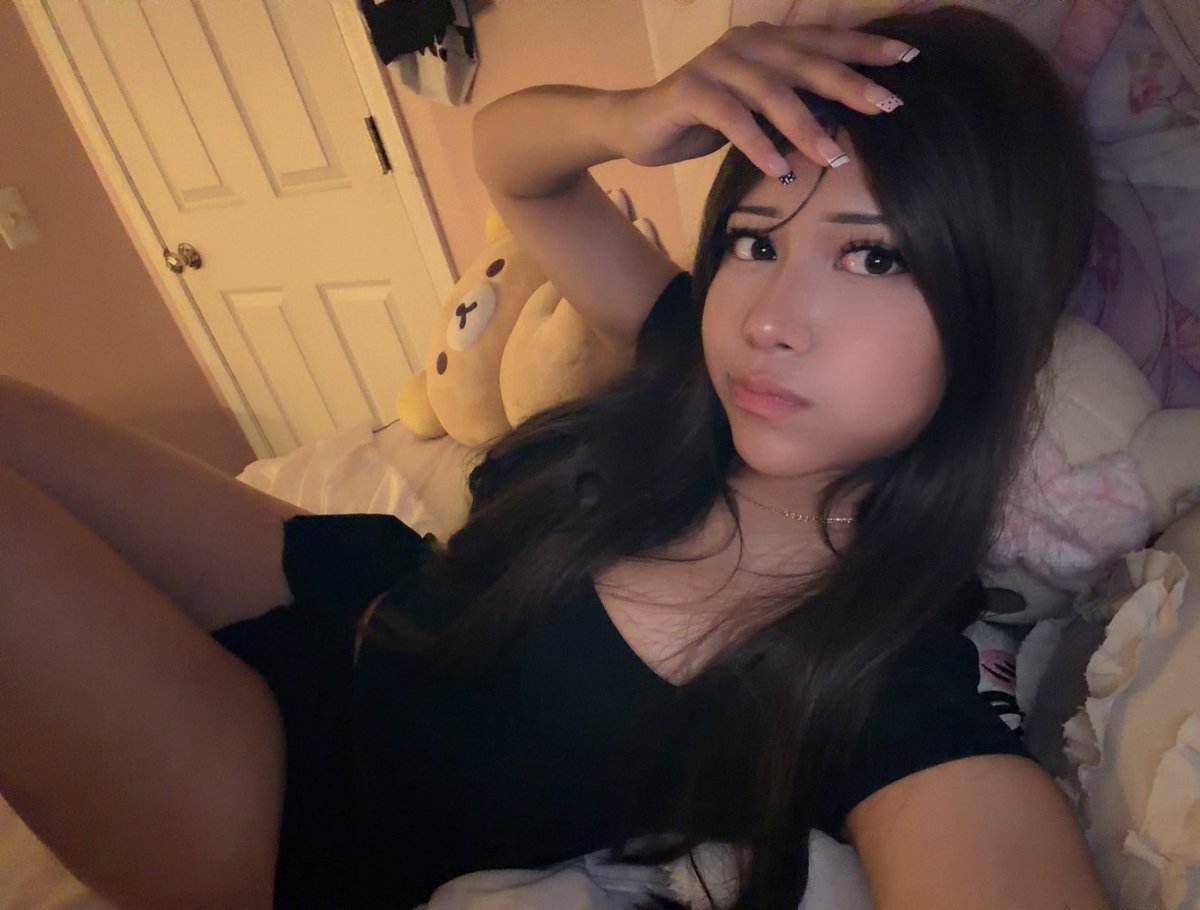 frosted4v's tweet photo. bored 
#egirl https://t.co/ipHg0aMtXJ