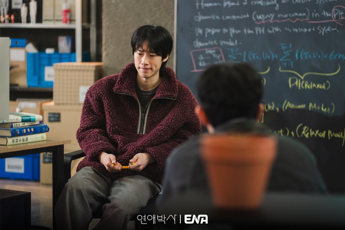 Channel_ENA's tweet photo. #연애박사
추영우X이규성X이석형X김민X임진효, 
개성 충만 청춘! 서한대 기계공학과 로봇공학 
'로봇 연구실 패밀리' 완전체 공개🤖

-이규성, 박사과정생이자 안재홍 연구실의 브레인 ‘엄태호’ 役
-이석형, 박사과정생이자 단순하고 소탈한 공대생 ‘배찬수’ 役 
-김민, 석사과정생이자 연구실의 영원한 막내 ‘최한결’ 役
-임진효, 석사과정생이자 유진의 연구실 동기 ‘김세진’ 役

💓
사랑이 서툰 두 청춘의 맵고, 쓰고, 달콤한 로맨스

ENA 〈연애박사〉
10/5 [월] 밤 10시 첫 방송

#ENA #BetweenSteps
#추영우 #김소현
#이규성 #이석형 #김민 #임진효