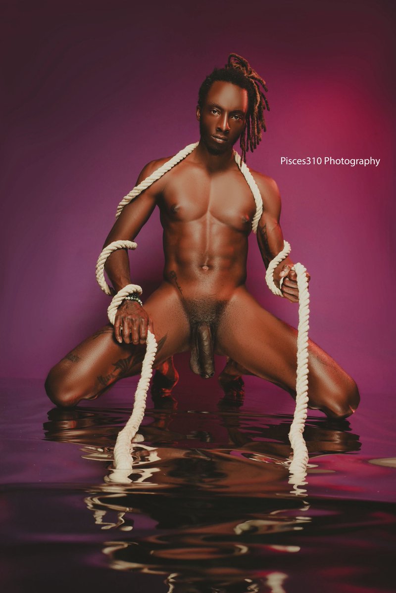MrBlvckRose's tweet photo. Wrapped in my pool of desire ✨😎 https://t.co/jSsw7VcaHt