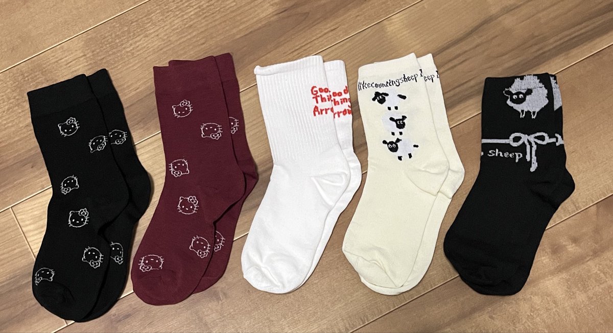amanekii's tweet photo. 靴下在庫です💁‍♀️ 
2枚目は最近入荷したものです

大変お待たせしました💦
連絡お待ちしております🥺💕

発送方法:メルカリ、ラクマ（認証待ち）、郵送（PayPay払い）

初見さん大歓迎です🙌✨

#靴下女子 #靴下売り子　#靴下売ります #靴下買います https://t.co/mAUmKpfyvz
