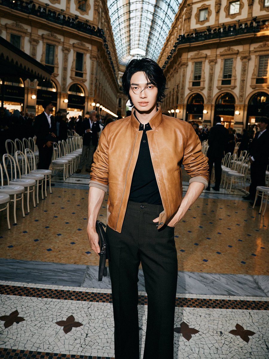 StreamForWinTH's tweet photo. Vogue world | Win Metawin 

WIN DEFINES PRADA SS27  

#PRADASS27xWIN #PRADASS27 #Prada #PradaxWin #winmetawin  @Prada @winmetawin https://t.co/XKRlb9YDrp